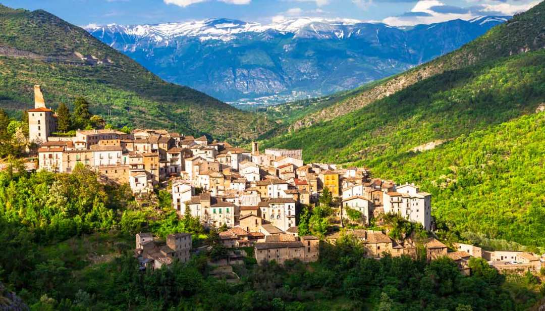 Tavola rotonda sul tema 'ripensare le aree marginali, ripensare l'Abruzzo'