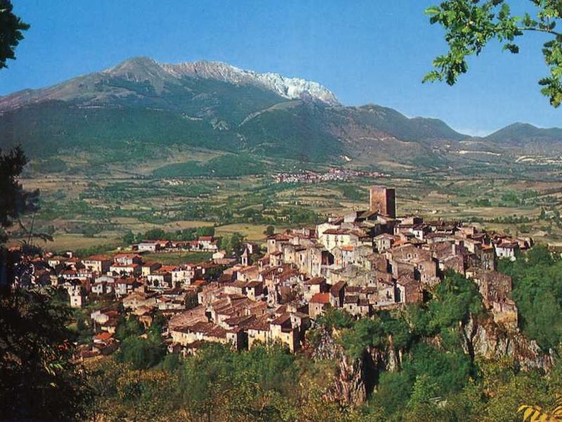 Castel di Ieri tra natura, arte, tradizioni e sapori locali